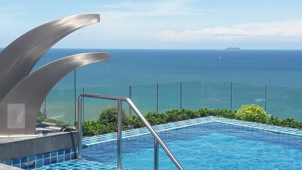 Luxury Seaview Condo The Peak Towers 200M To Beach Pattaya Exterior photo