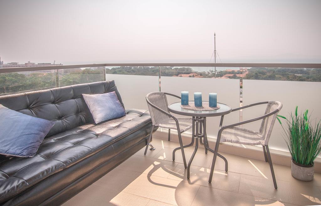 Luxury Seaview Condo The Peak Towers 200M To Beach Pattaya Exterior photo